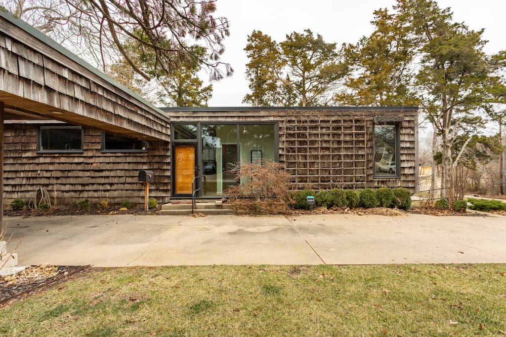 Mockingbird House-walk to The Mont and OU.