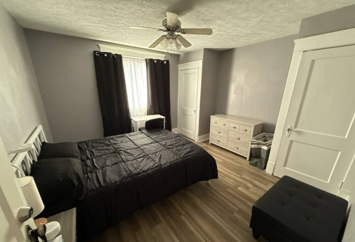 Queen Suite | 2-Car Garage, Full Fridge, Laundry