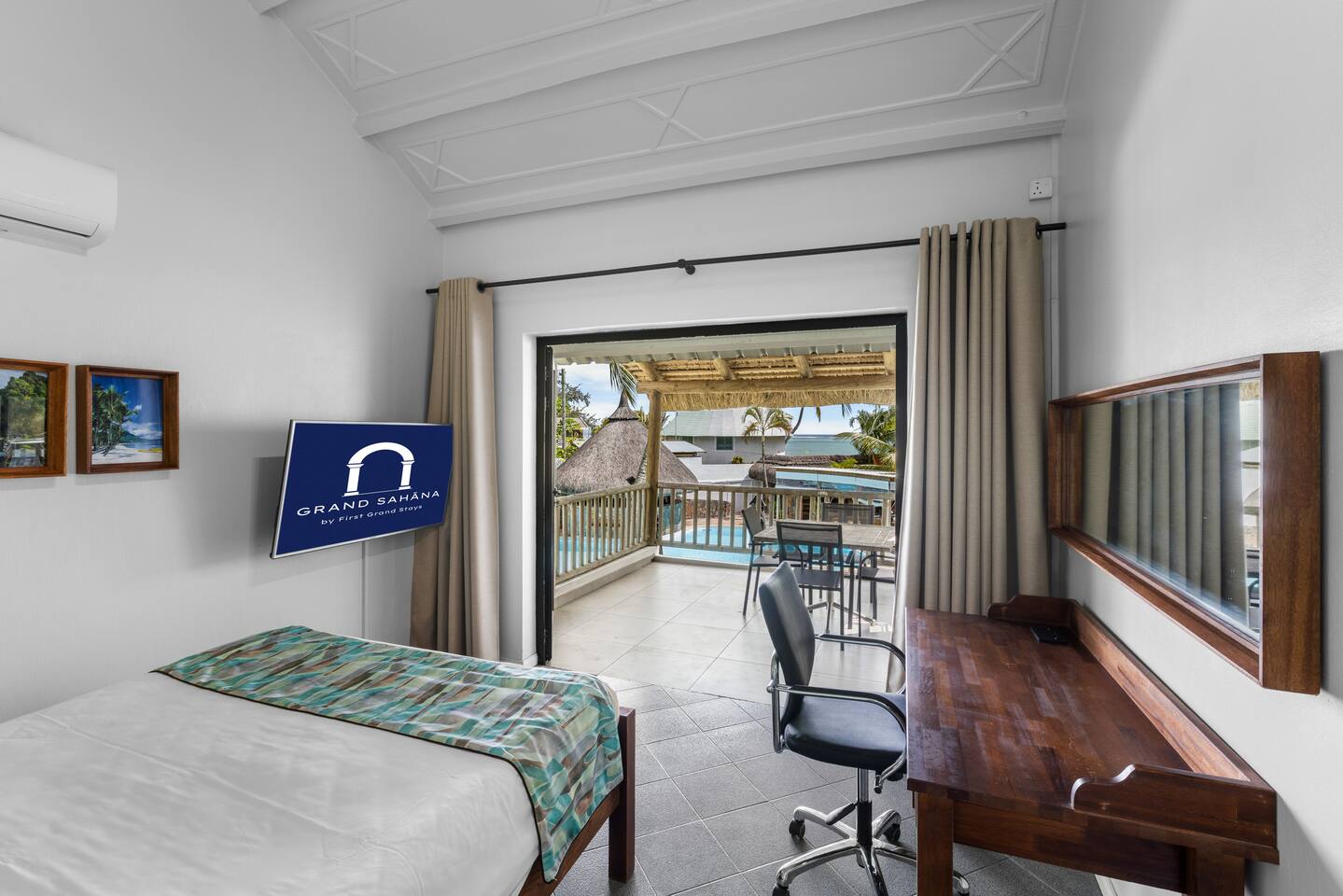 Grand Sahāna 6 - 2BR Beachfront Apartment with Balcony Terrace - Work from Paradise - Digital Nomad