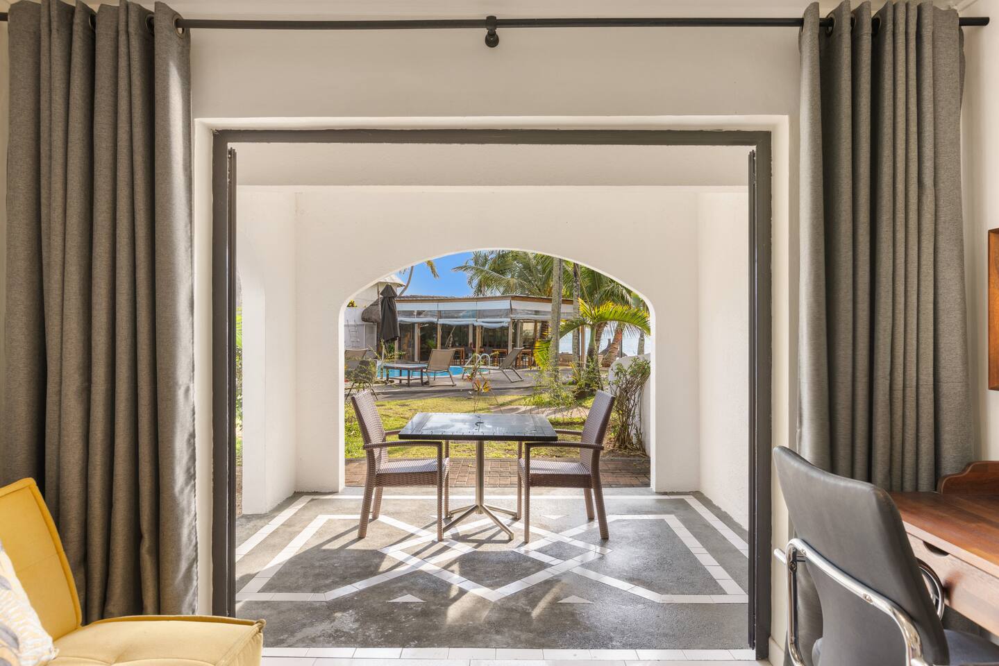 Grand Sahāna 4 | Beachfront Studio | Remote Work