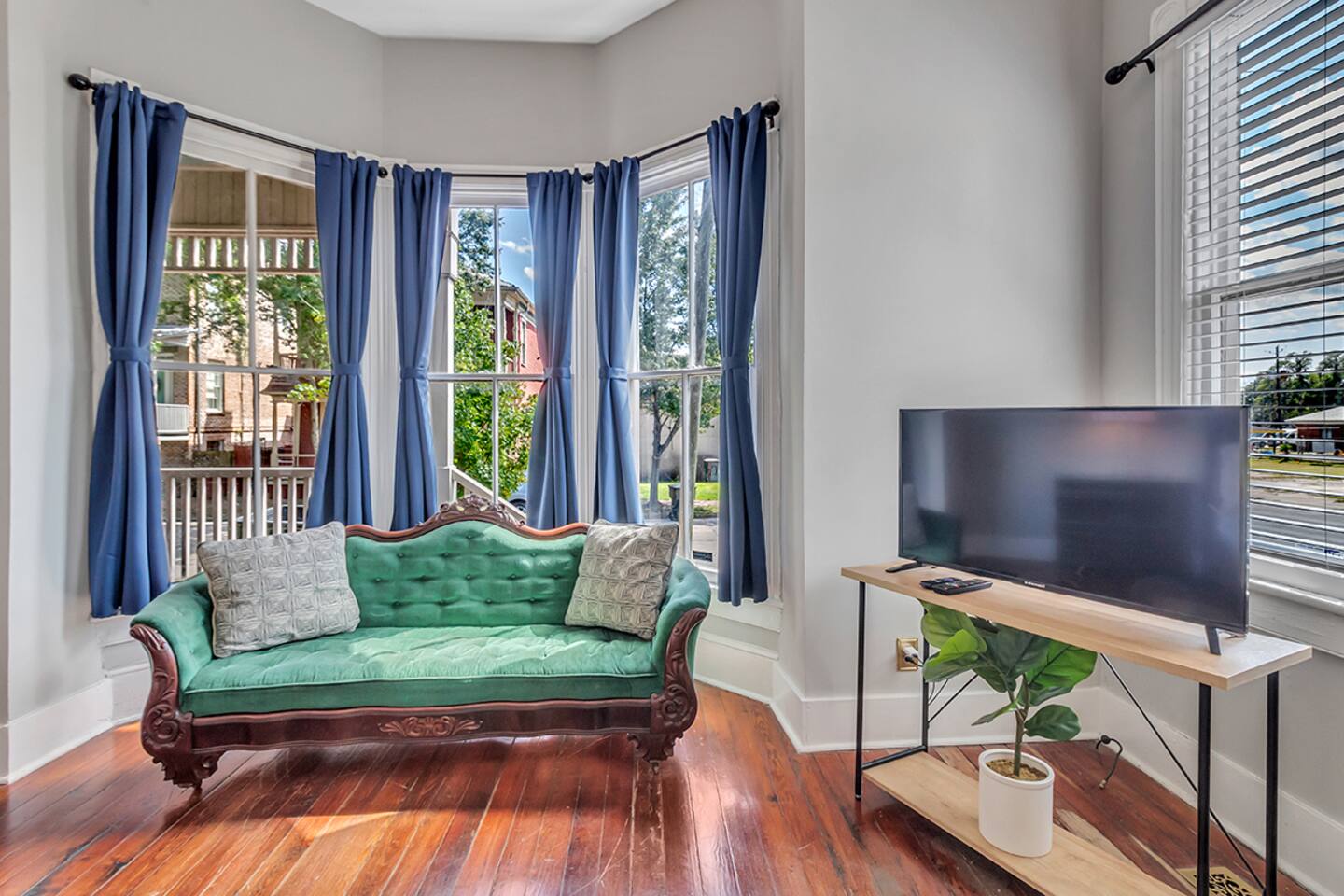 Dueling Sisters Retreat, Historic District