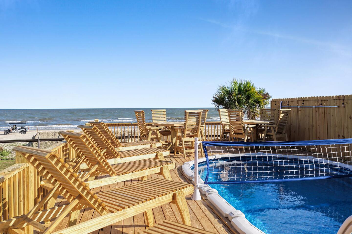 Seadreamz! Beachfront Heated Salt Pool! Sleep24!