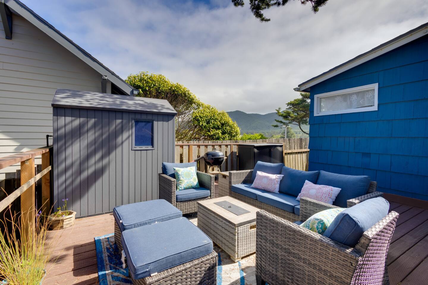 Vintage Rockaway Perch | Hot Tub & Ocean Views