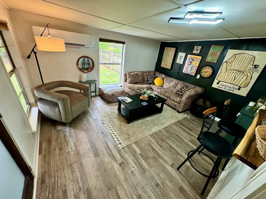 King City Suite/1Bed Downtown Walking Distance