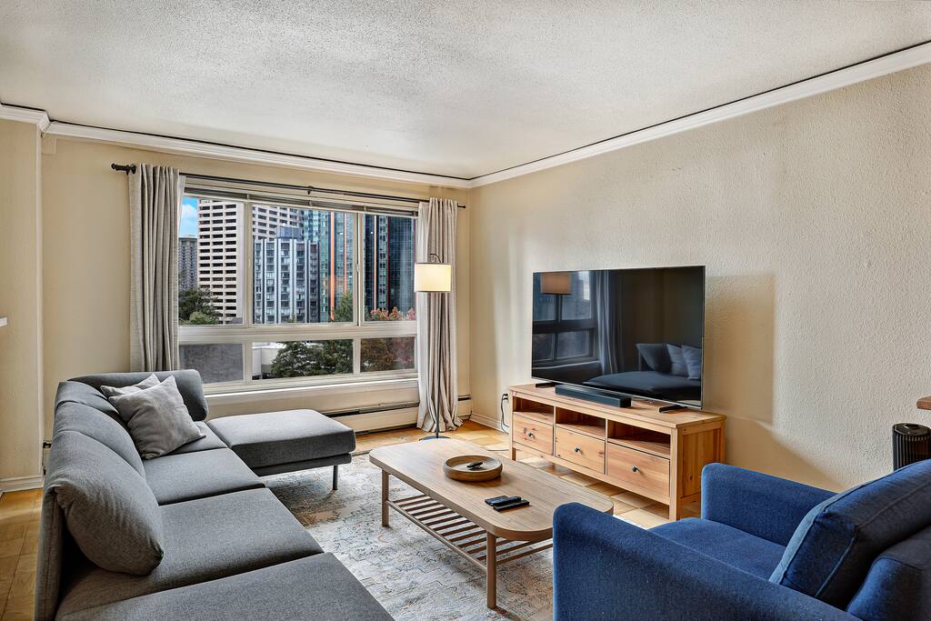 Cozy Seattle Condo by Convention Center w/ Parking