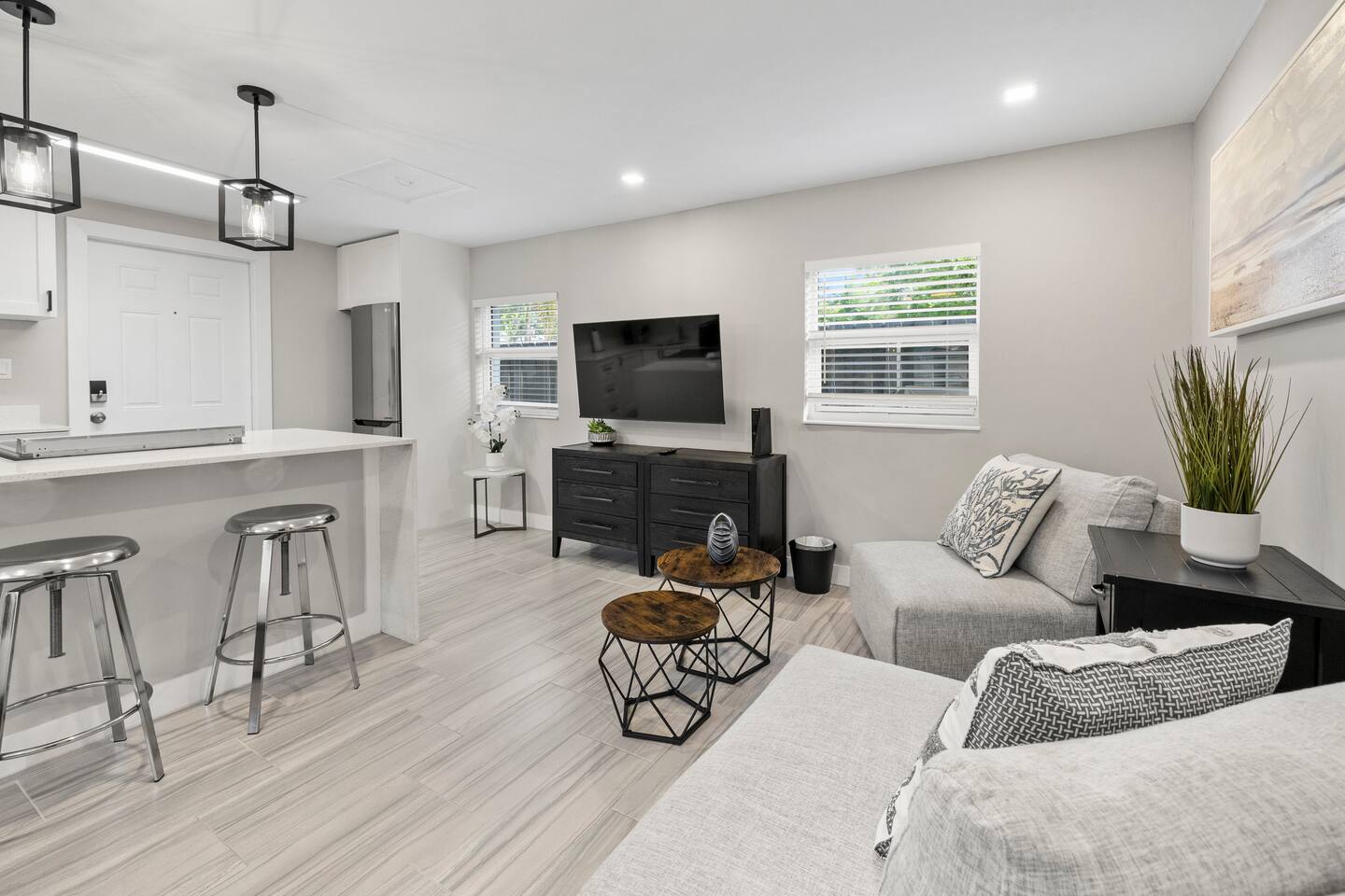 Perfect stay for 2-Walk to Wilton Drive-Shops &bars