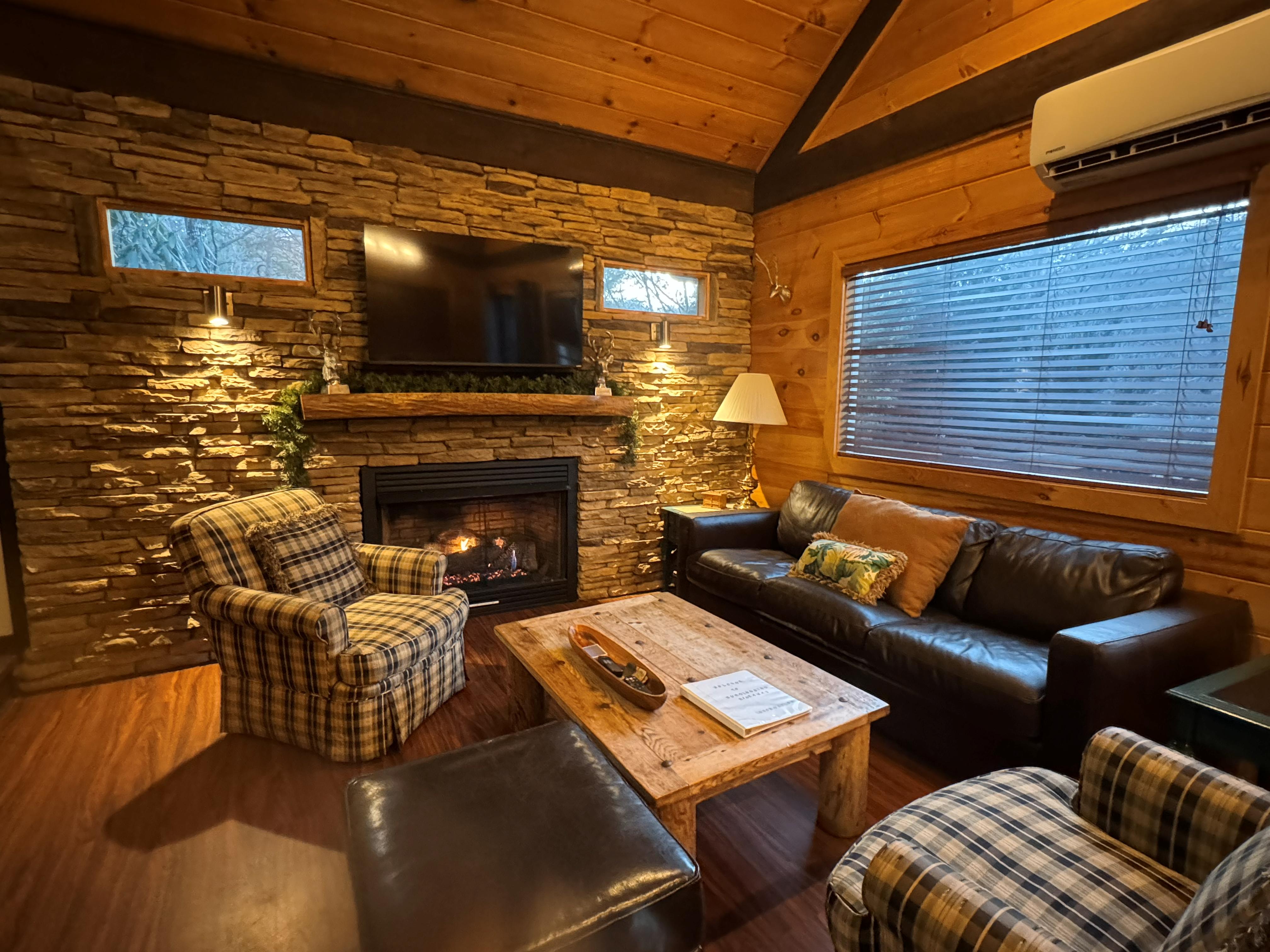 Hummingbird Hideaway - Lake Pets Hike Fish