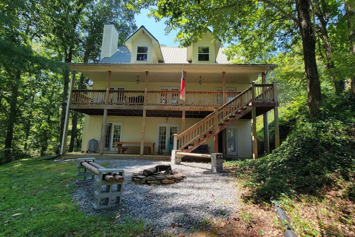 Mallard Cove - lakeside pet friendly