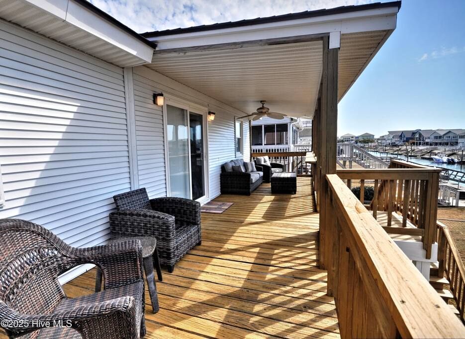 Waterfront 3bedroom live at the beach