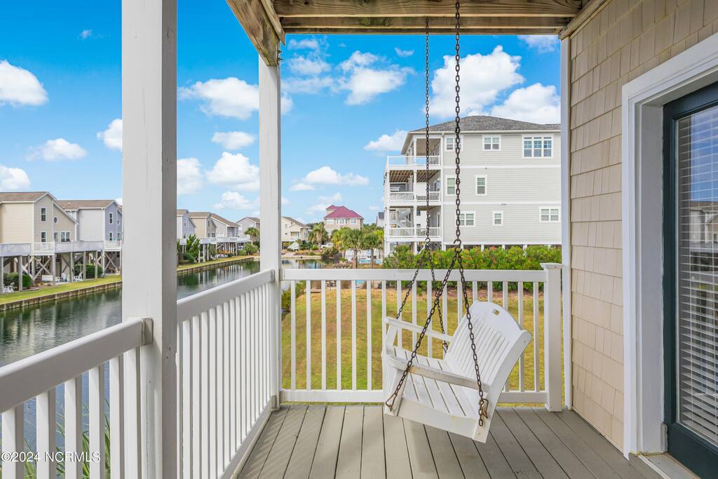 Just close to beach access 4bedrooms