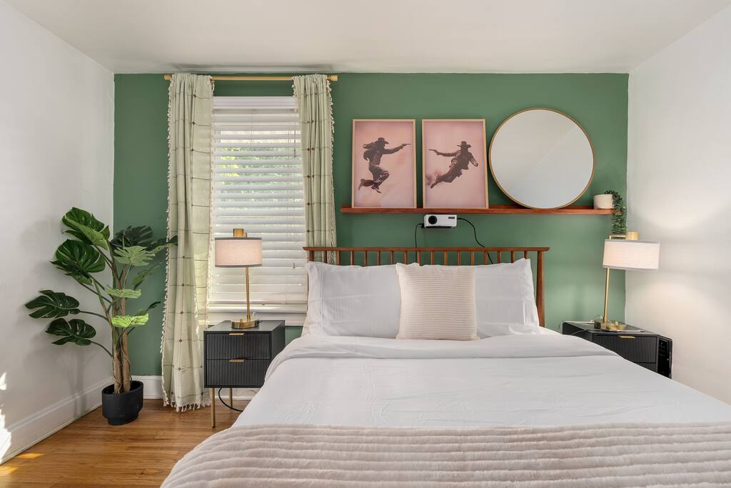 *NEW* Hot Tub | EZ Parking | 2BR by German Village