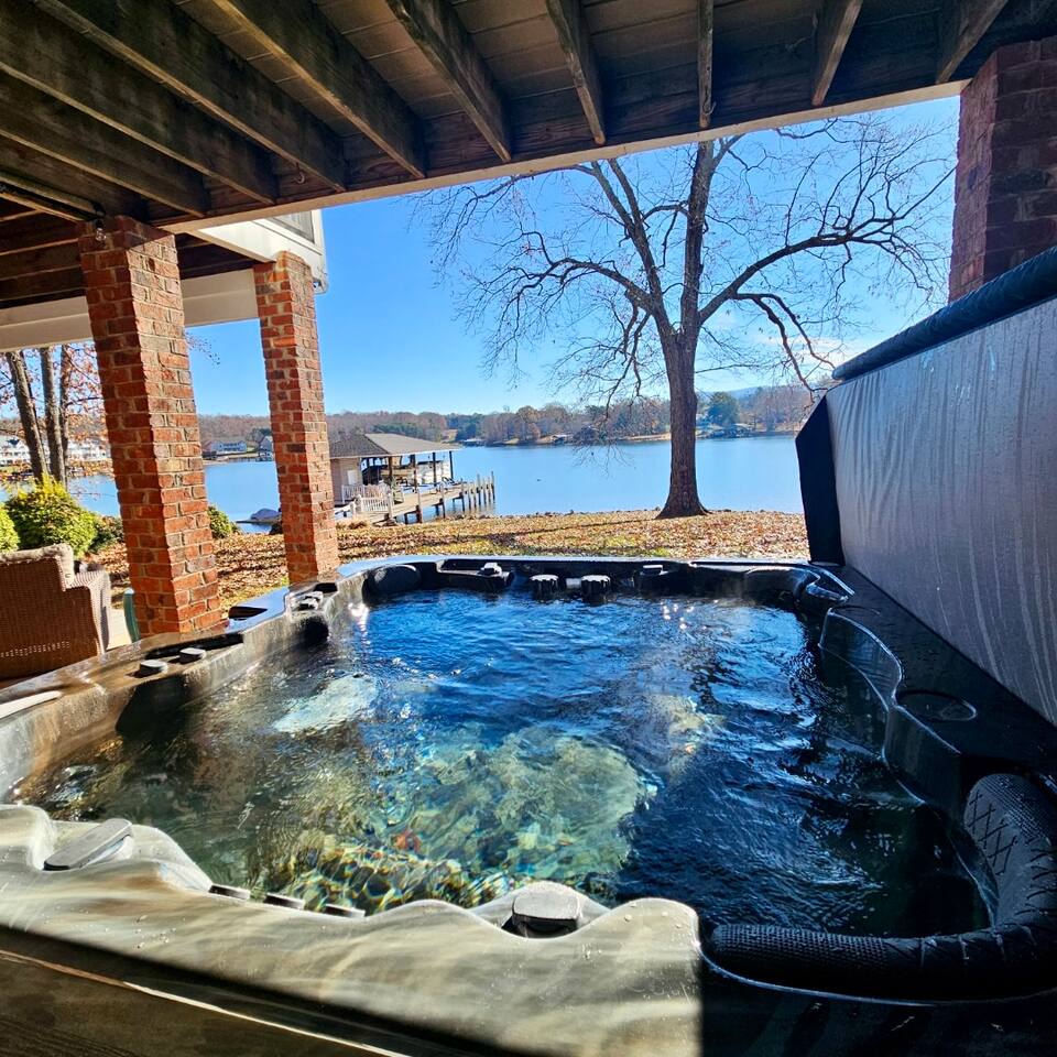 The Reelin’ Retreat | Lakefront + Games + Hot Tub