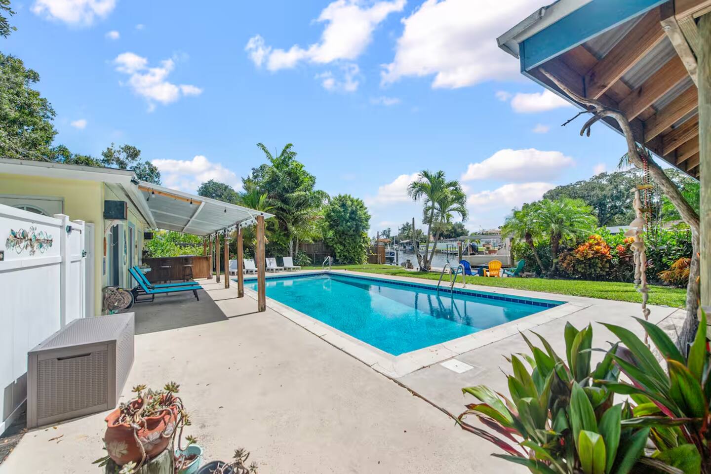 Bright & Breezy Tropical Getaway in Vero Beach - Holiday Home — photo 3