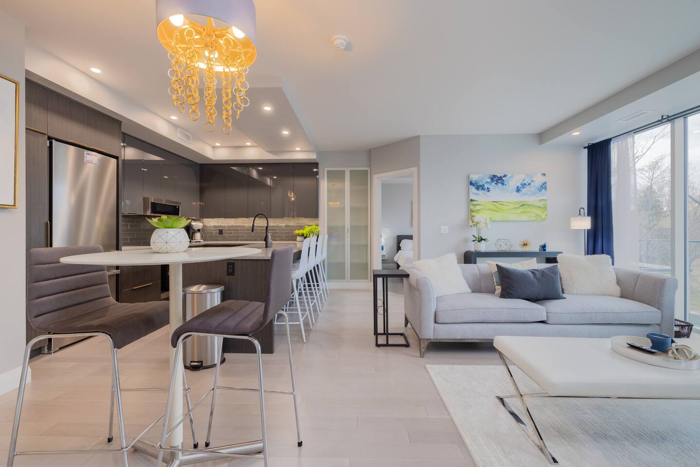 Executive 2-Bed Condo • Laundry + Indoor Parking