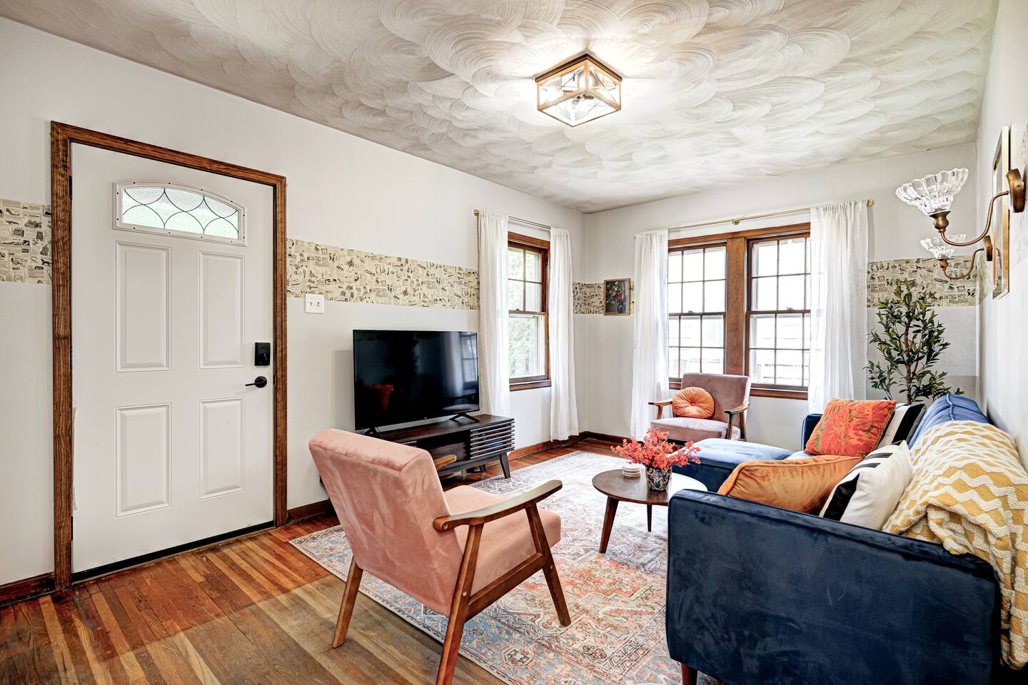 Tangerine Tranquility~ 2BR • Grill • 6 Mins to ISU