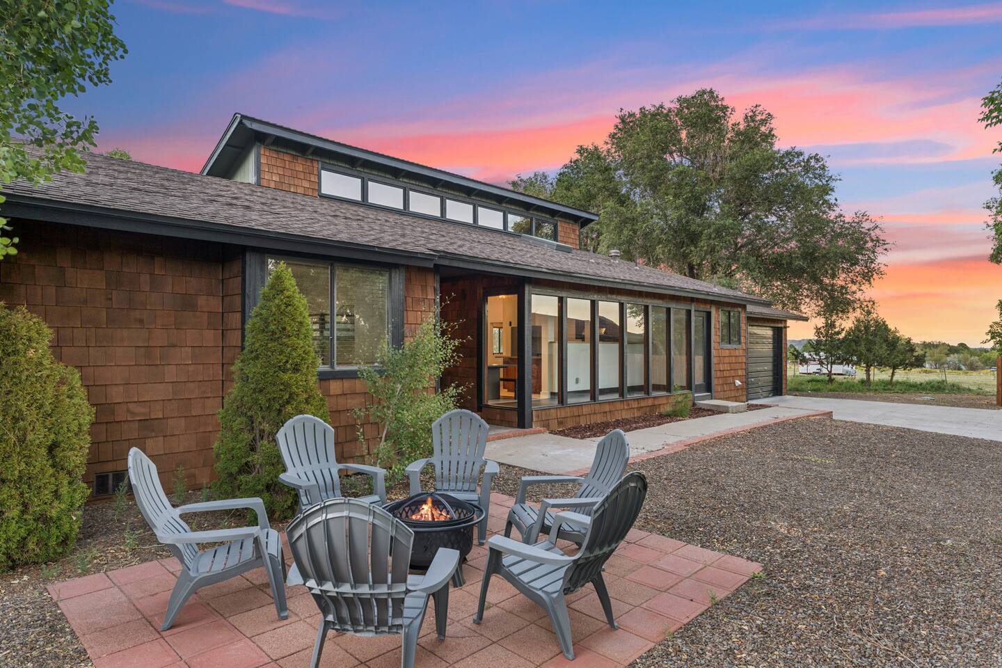 Rare Modern Family Getaway ~ 3 Acres & Game Room - Holiday Home