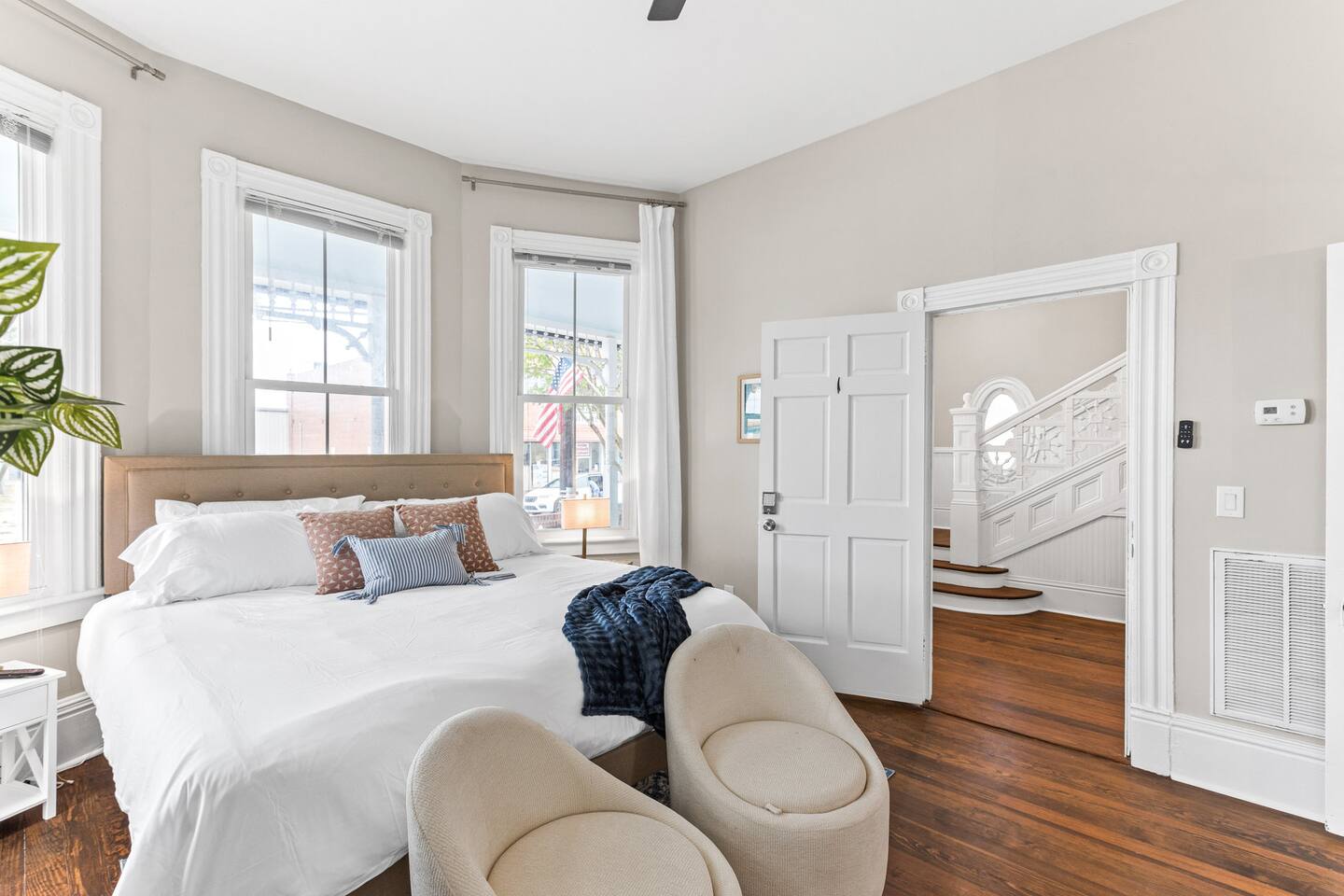 1BR KING, Downtown Studio - Steps from Riverwalk