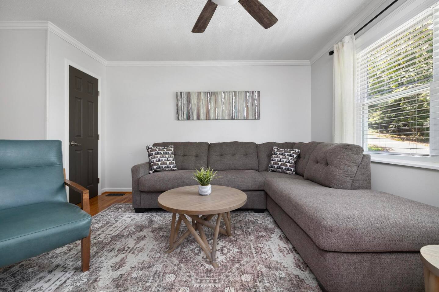 Steps from Boone Lake! 3BR home with hot tub - Holiday Home