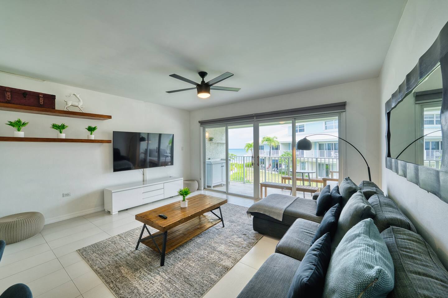 7mile Beachfront! 3 bedroom family beach condo