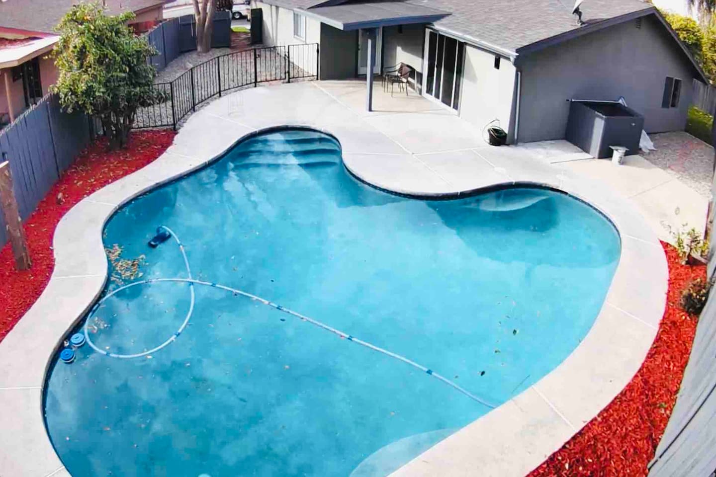 Relaxed Cozy Pool House