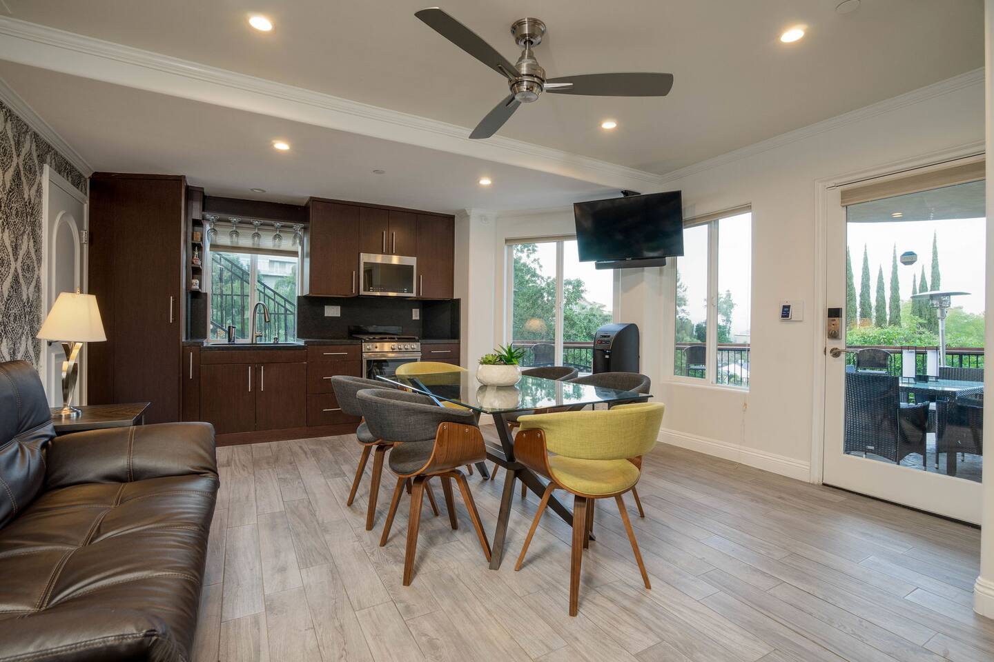 Luxury Modern Duplex + Great LA Views