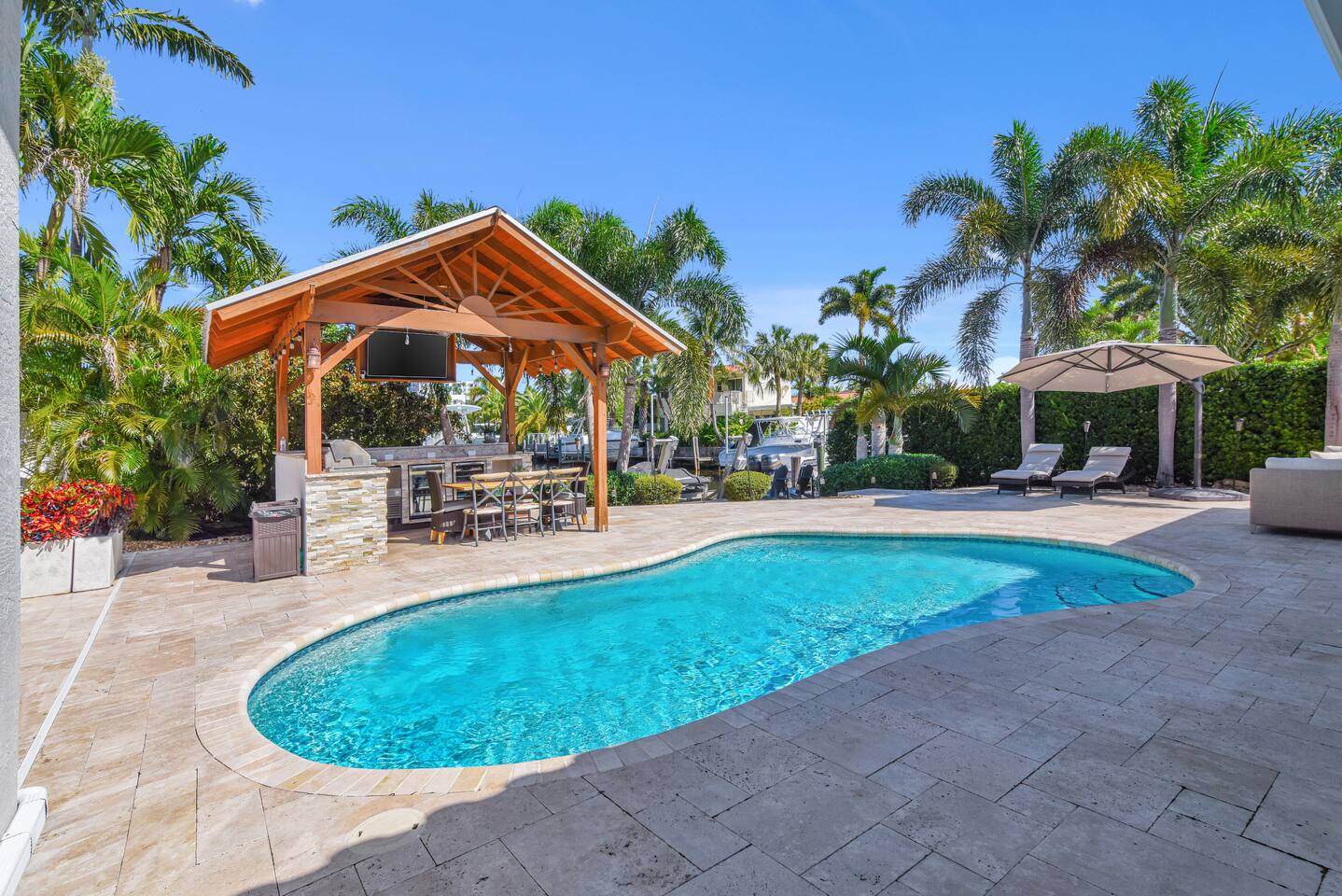 Luxury Waterfront house/ Heated pool in paradise