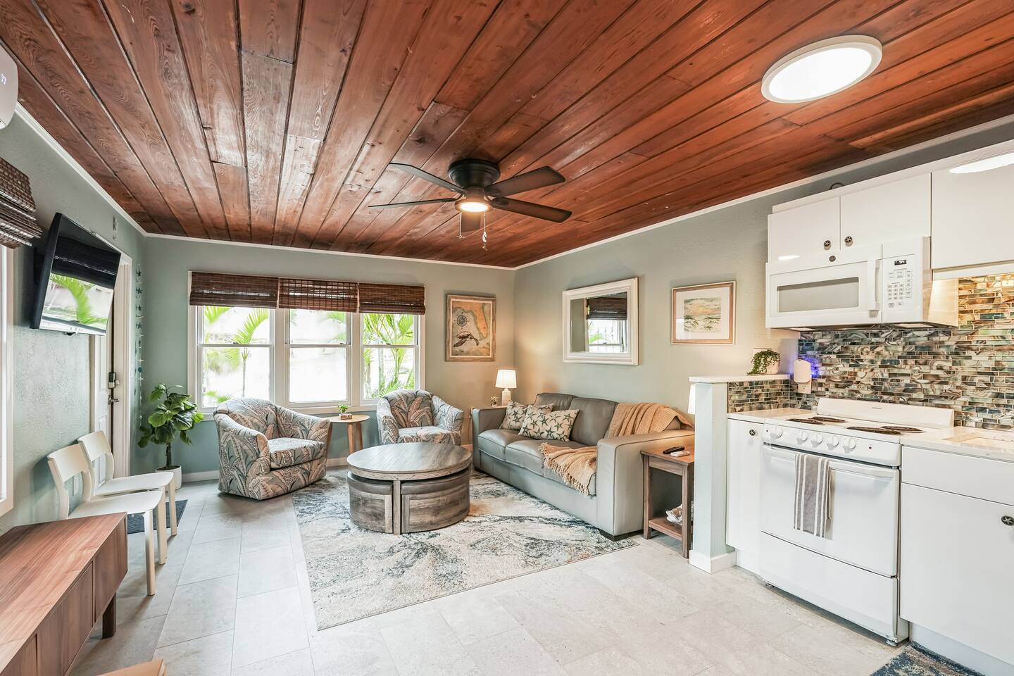 Cozy Escape - 1 BR - Walk to Siesta Key Beach! — photo 1