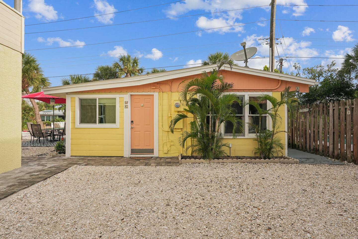 Chic Studio Cottage - Walk to Siesta Key Beach! — photo 2