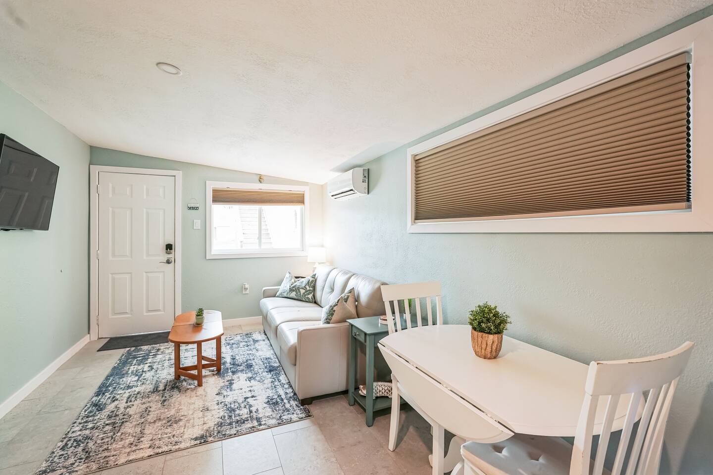 Chic Studio Cottage - Walk to Siesta Key Beach! — photo 3