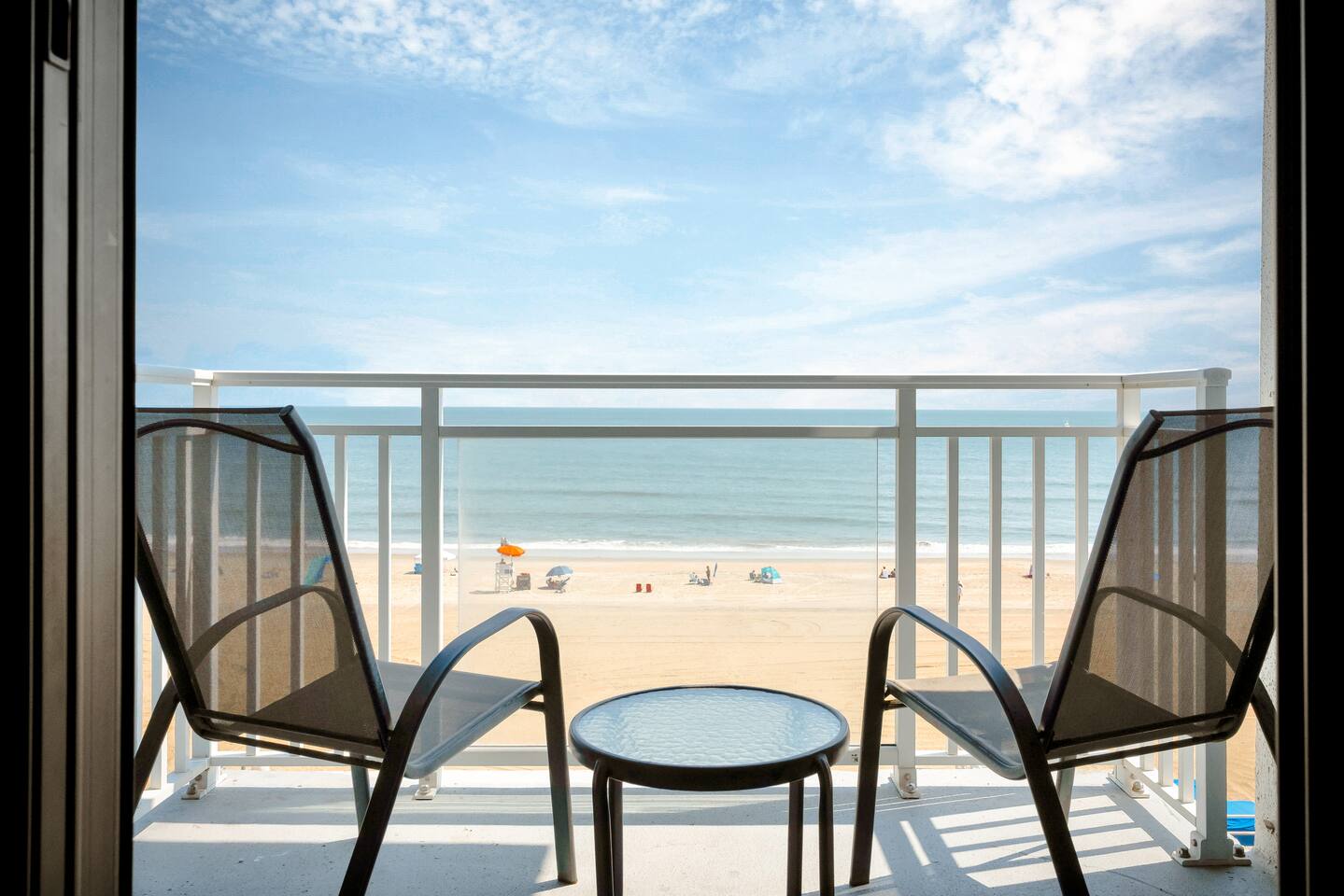Ocean Front! Pristine 2br2bath condo ON the beach!