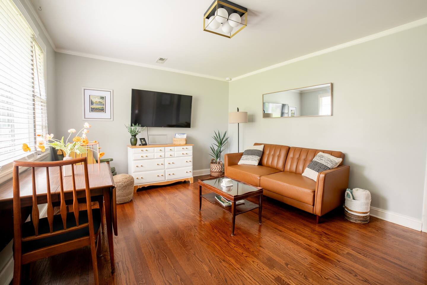 Cozy Getaway Mins to Downtown, Broadway Airport