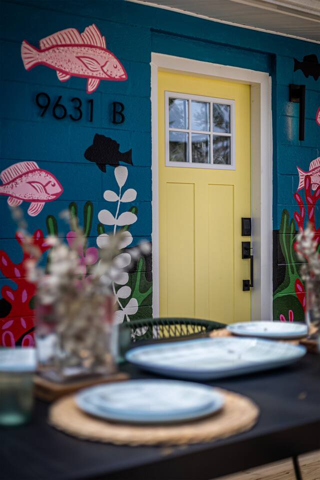 Artful Cottage, 2-Min Walk to Beach