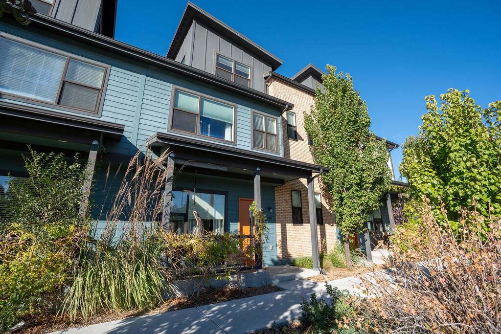 Zen Junction: Pet-Friendly Jam Studio Oasis