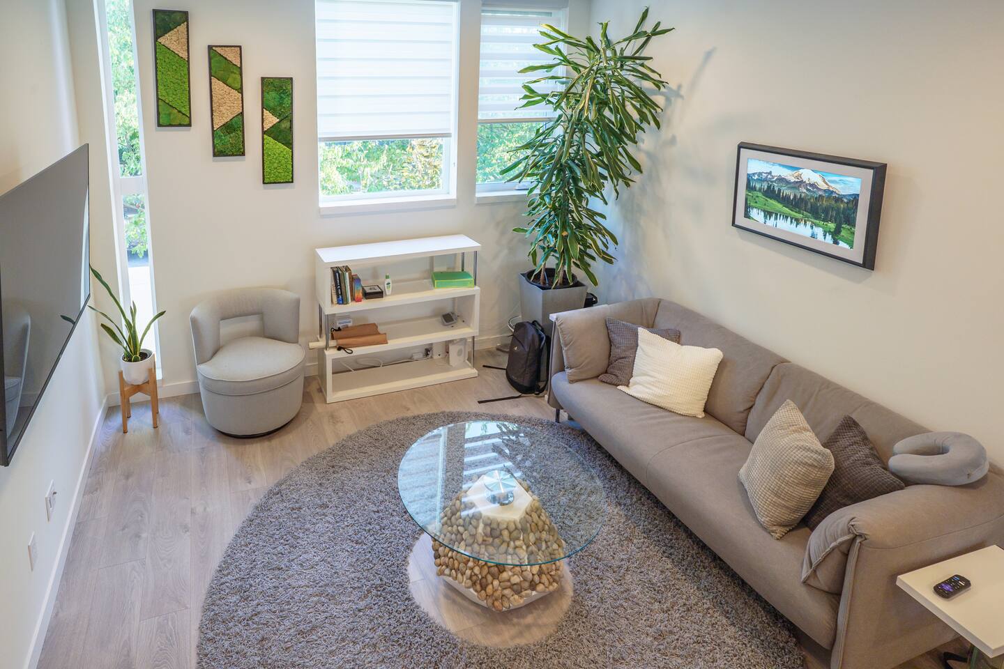 Elegant Capitol Hill Townhome w/Parking, Views, AC