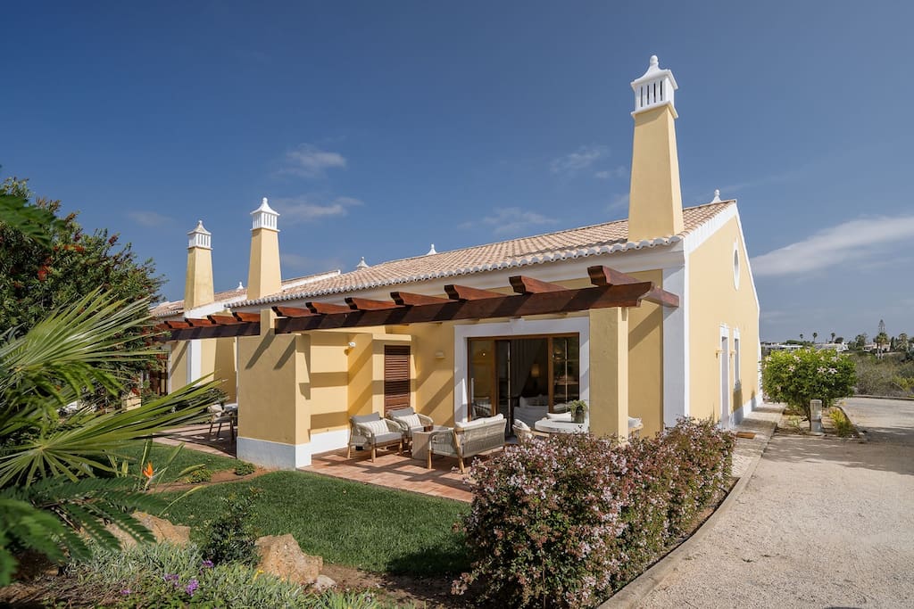 Casa Pepina - Villa with Ocean-View Shared Pool