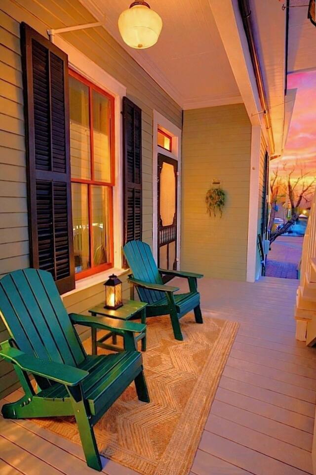 4 Blocks to Beach • Driveway Prkg/Historic Cottage