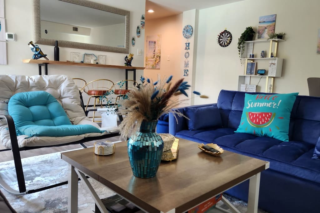 BreezeWay-Comfy 2 Bedroom, 1 Block from Beach!