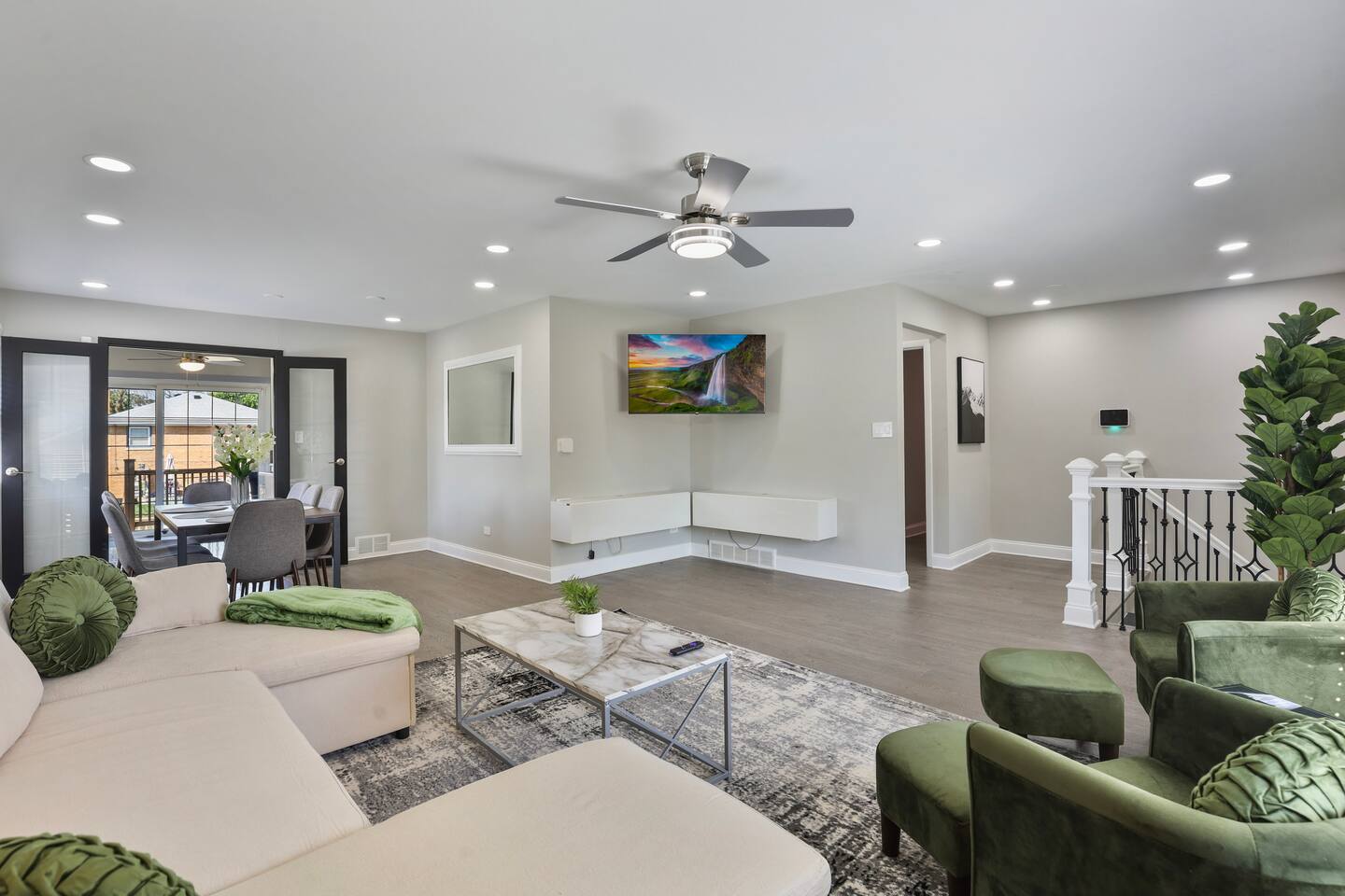 Bougie Brookfield - 4BR - 2BTH Spacious Home + Bar