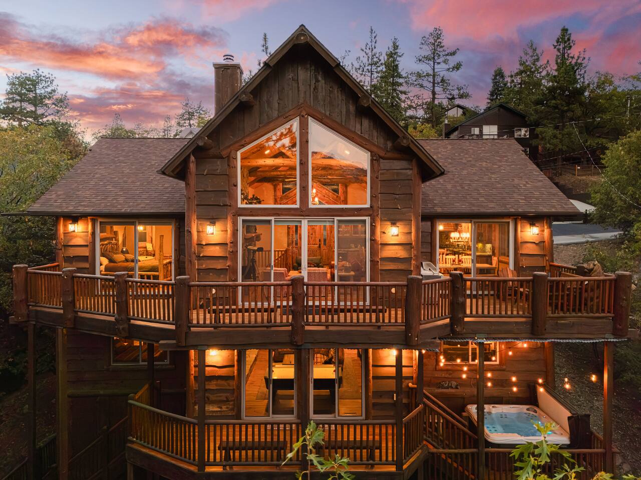 10 Adults Max, Walk to Bear Mountain Ski, Hot Tub