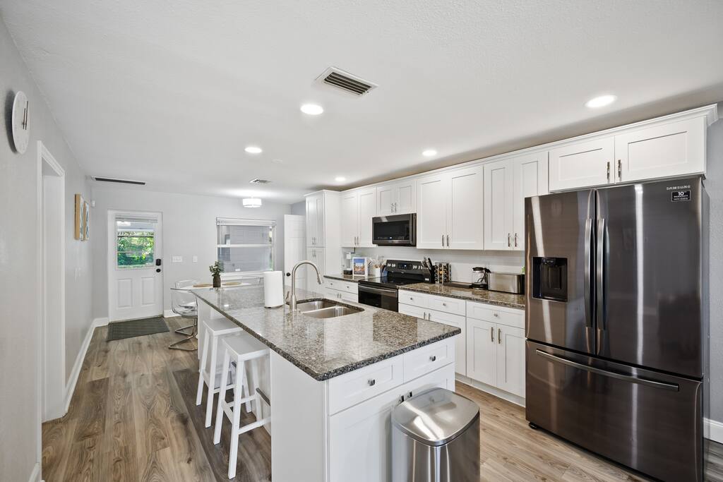 Sleeps 16+, Sports Team Friendly, Pet Friendly