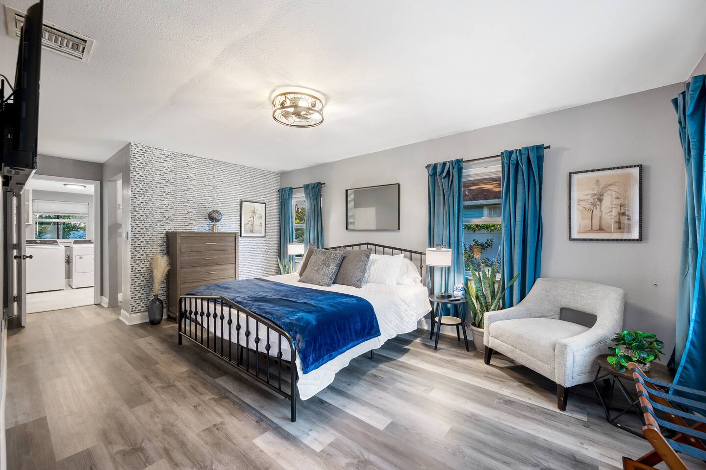 Sleeps 16+, Sports Team Friendly, Pet Friendly