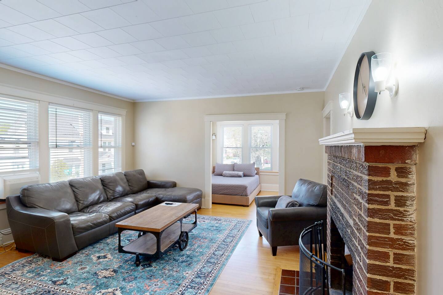 Spacious 2 Bedroom 1 Bath apt