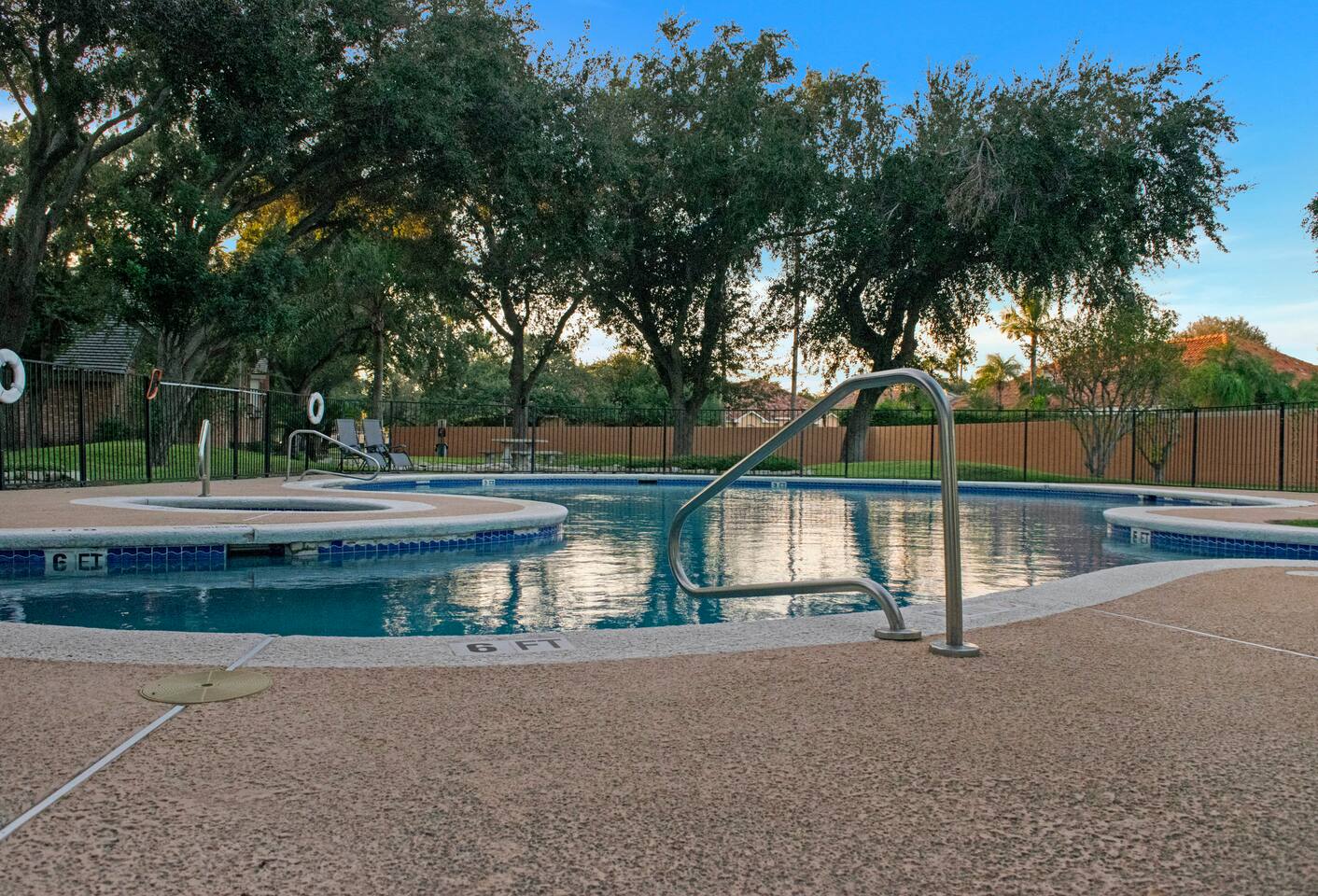 Spacious Pet-Friendly 3BR/4 Full BA w/ Pool