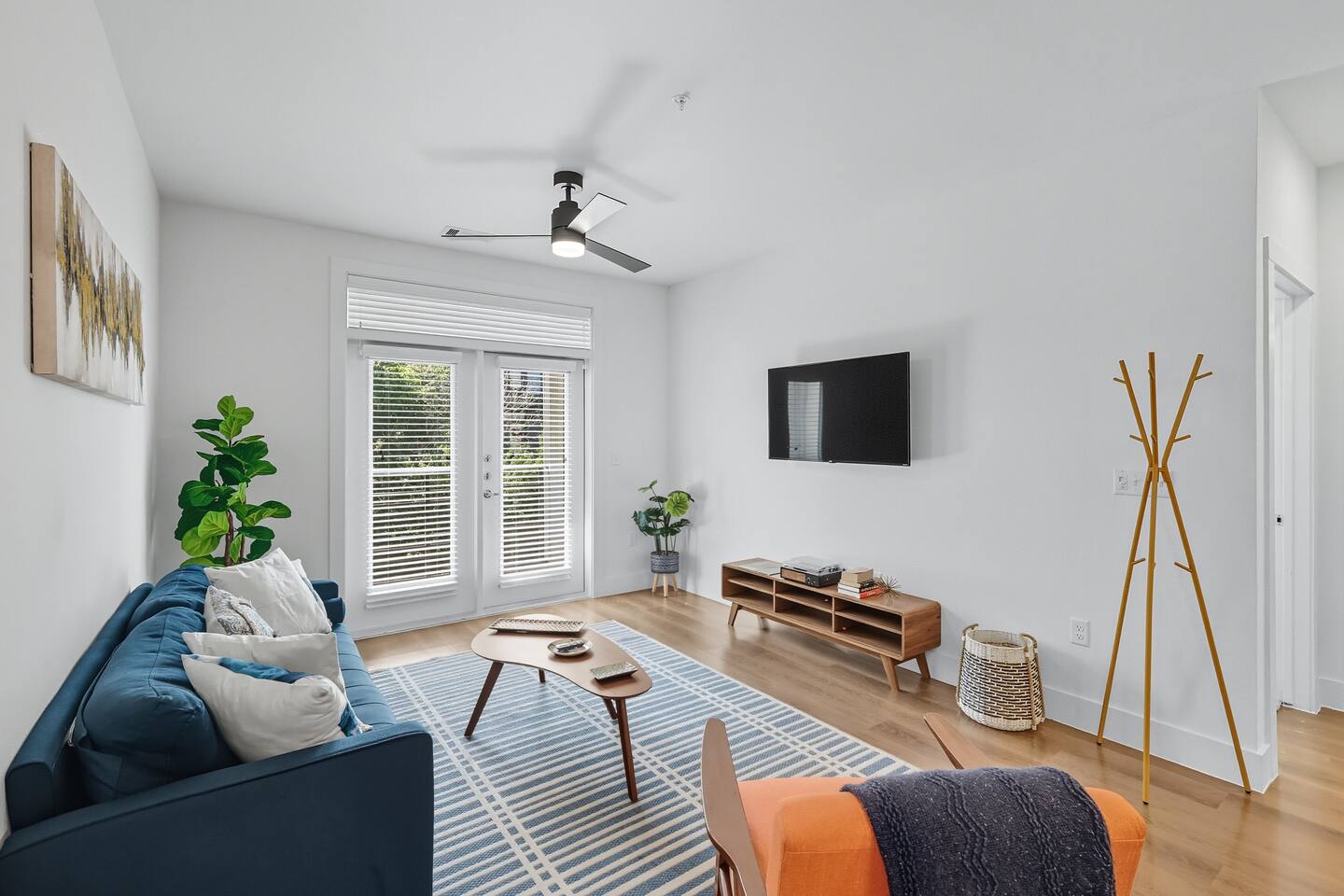 336 Chic 2B2B Near Stockyards, Resort Style Pool & Gym, Golf Simulator, 7M to Dickies Stadium, 15M to AT&T stadium