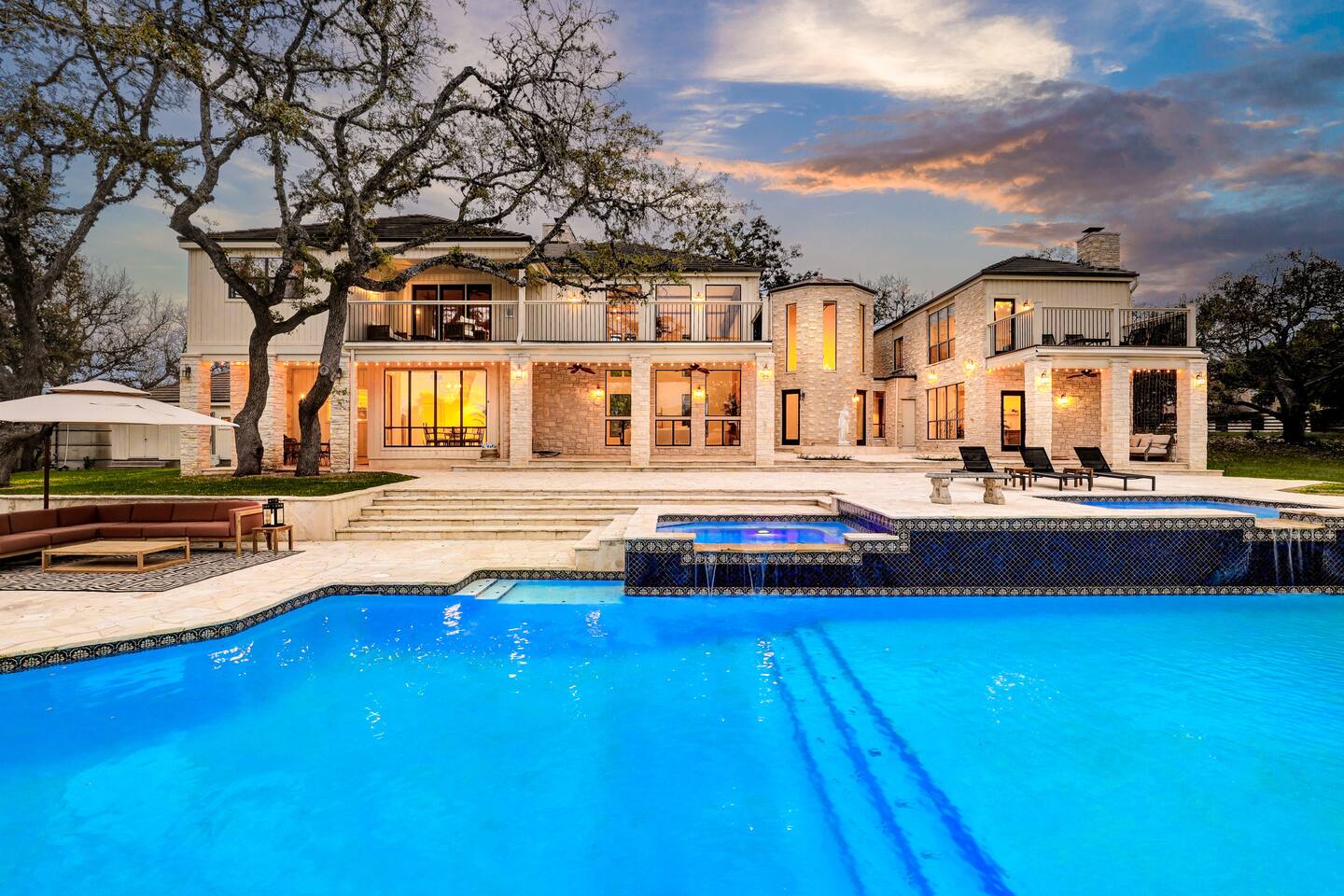 Majestic Oak: Luxury Estate w/ Heatable Pool & Spa
