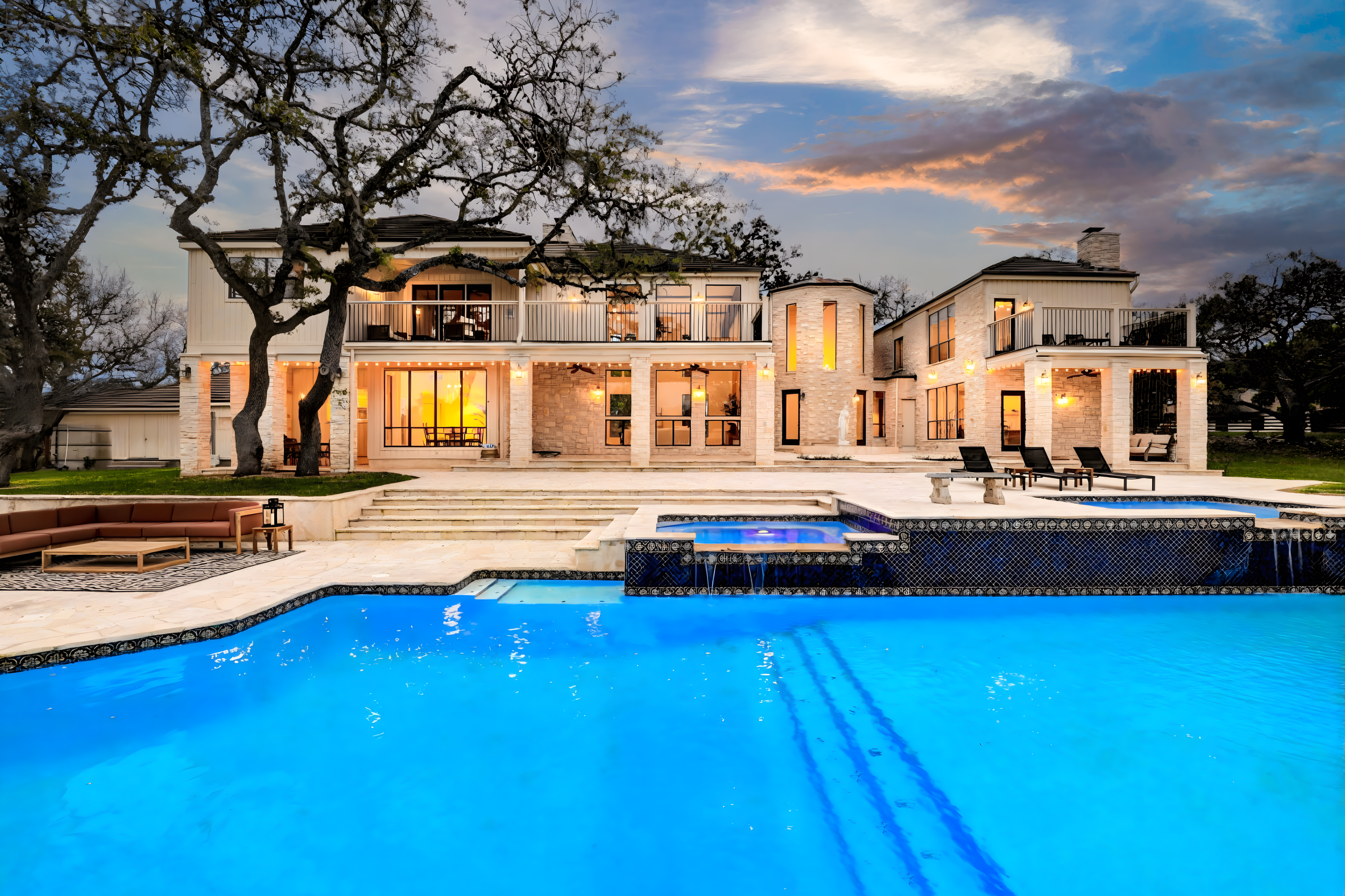 Majestic Oak: Luxury Estate w/ Resort Pool & Spa