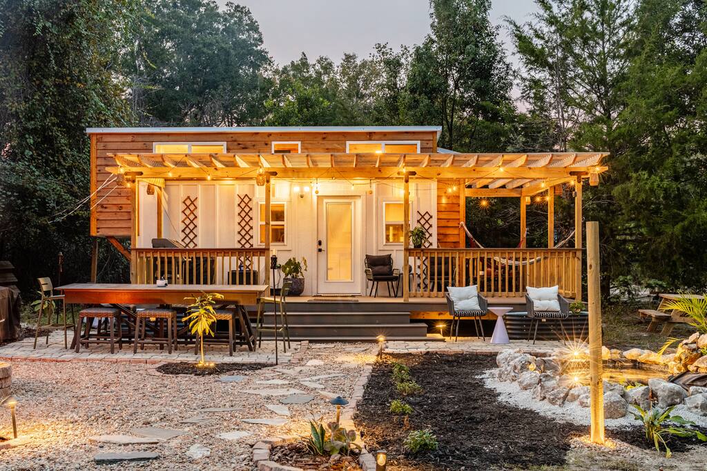 Zen Getaway 4 min to Springs • Firepit • Grill