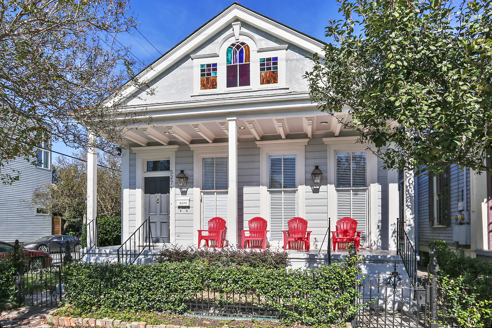 Uptown Charm on Laurel St - 3 BR/2BA, up to 8 guests - Walk to Whole Foods and Magazine St. - Book 4 nights, get a 5th for HALF PRICE!