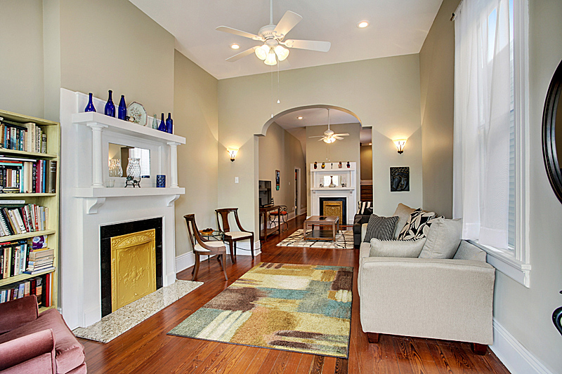 Big Blue Uptown on Constance St - 5 BR/6BA, up to 12 guests - Walk to Whole Foods and Magazine St. - Book 4 nights, get a 5th for HALF PRICE!