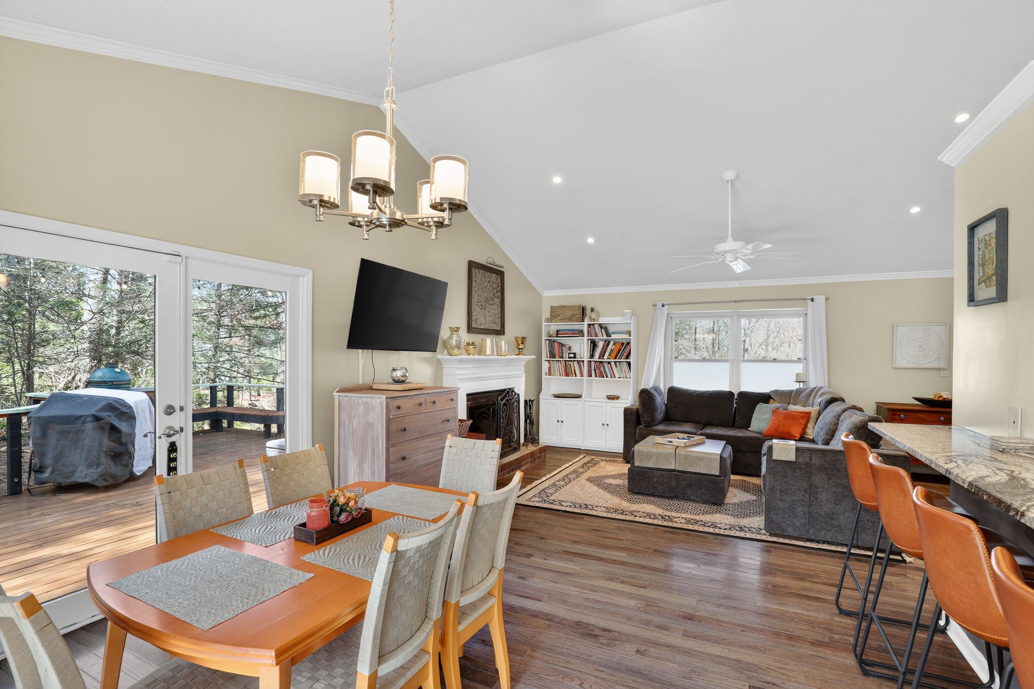 Asheville 4BR/3BA Treehouse Hideaway Near Biltmore & Trails, Scenic Views